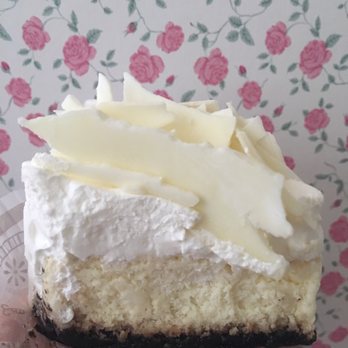 東海堂 - Hokkaido Cheesecake was not overly sweet and sorta light, especially the cream on the top. But the cheese flavor is a bit weak. - Bakeries Near Me - Hong Kong, HK