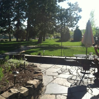 Balch Hotel - Breakfast on the patio - Hotels Near Me - Dufur, Oregon Balch Hotel - Breakfast on the patio - Hotels Near Me - Dufur, Oregon