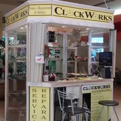 Clock works - Es una isla justo afuera de la entrada a Soriana