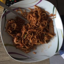 Thai Rin Ruam - Wir warten eine stunde für, eine Portion gebrate Nudeln und es schmeckt nur nach sojasauce