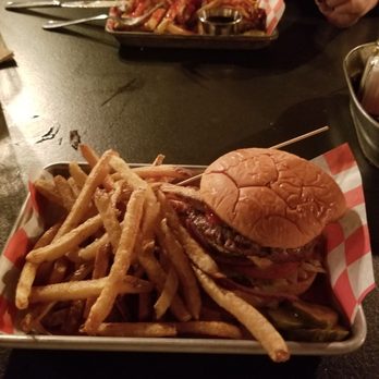 Boundary Kitchen & Bar - Brewhouse burger - Venues & Event Spaces Near Me - Pawtucket, Rhode Island