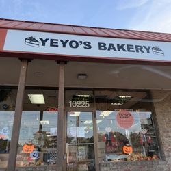 Yeyo's Bakery - Store front