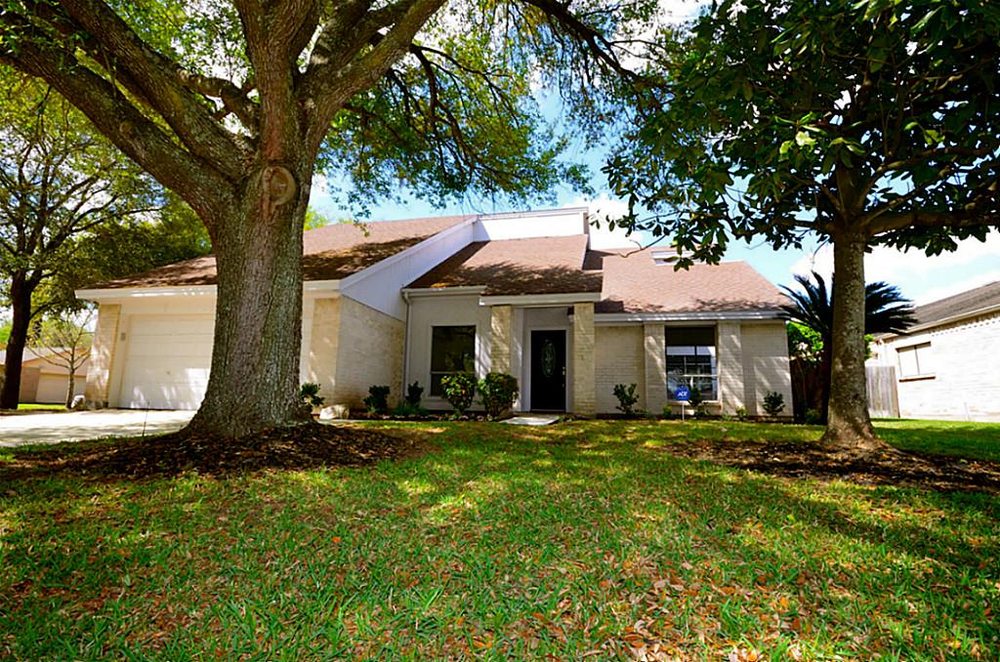 Slide of R.E. Titans Roofing & Restoration