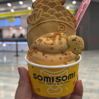 Somisomi - Thai tea with matcha swirl and coconut flakes. Taiyaki filled with red bean paste. Loved this combo! - Ice Cream & Frozen Yogurt Near Me - Tukwila, Washington Somisomi - Thai tea with matcha swirl and coconut flakes. Taiyaki filled with red bean paste. Loved this combo! - Ice Cream & Frozen Yogurt Near Me - Tukwila, Washington