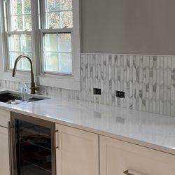Half Picket Calacatta Gold Marble & Thassos Marble with Mapei Avalanche Grout