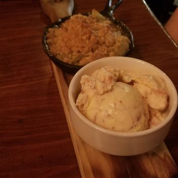 El Moro Spirits & Tavern - Apple crisp and icecream - New American Near Me - Durango, Colorado