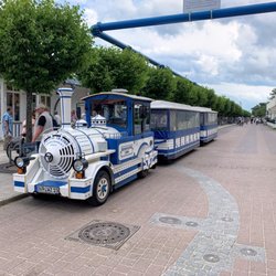 Es gibt in jedem Seebad eine Haltestelle, die Rundfahrt ist nach dem Hop-on / Hop-off-Prinzip gestaltet