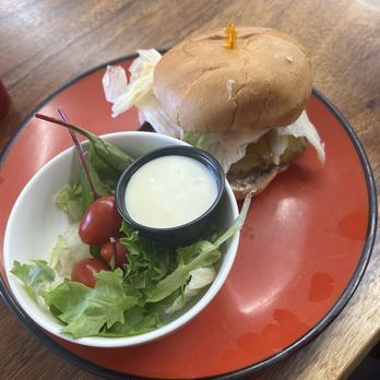 Linda Did It Deli and Espresso - Basic cheeseburger with side salad. - Delis Near Me - Florence, Oregon Linda Did It Deli and Espresso - Basic cheeseburger with side salad. - Delis Near Me - Florence, Oregon