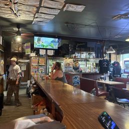 The bar. Our bartender to the left is AWESOME! Pours some greats drinks. The bar. Our bartender to the left is AWESOME! Pours some greats drinks.
