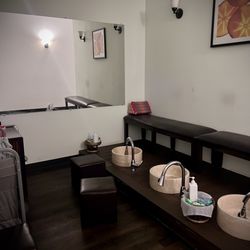 Aee's Thai Massage - Foot Washing Spa