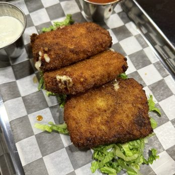 The Glasshouse - Monsterella Bricks!! The cheese pull was endless! - Bars Near Me - Salinas, California The Glasshouse - Monsterella Bricks!! The cheese pull was endless! - Bars Near Me - Salinas, California