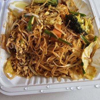 Fort Street Café - Vegetarian Pad Thai - Vietnamese Near Me - Honolulu, Hawaii