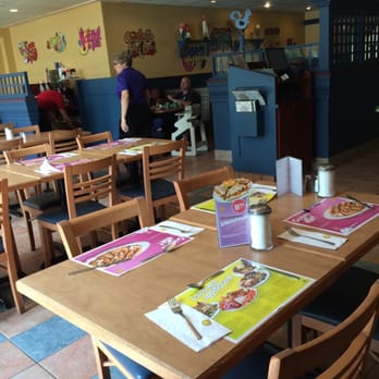 Cora - Inside - Breakfast & Brunch Near Me - Vaudreuil-Dorion, Quebec Cora - Inside - Breakfast & Brunch Near Me - Vaudreuil-Dorion, Quebec