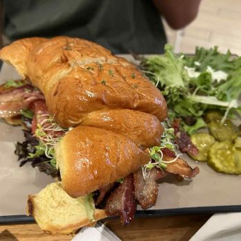 Liliha Bakery - Breakfast & Brunch Near Me - Honolulu, Hawaii