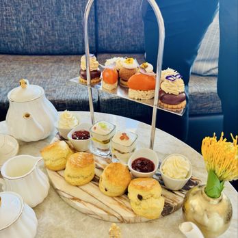 Montage Lobby Lounge - Sweet bites for afternoon tea - Lounges Near Me - Laguna Beach, California Montage Lobby Lounge - Sweet bites for afternoon tea - Lounges Near Me - Laguna Beach, California