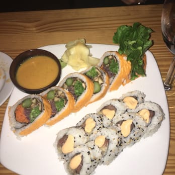 Moshi Moshi - Biscayne Blvd - veggie roll & spicy tuna roll - Sushi Bars Near Me - Miami, Florida