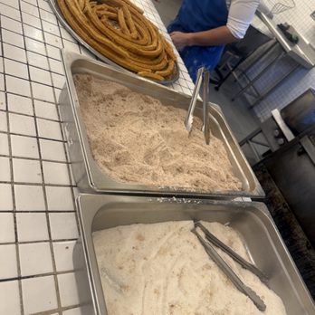 Churrería El Moro - Churros resting before getting dipped into sugar - Mexican Near Me - Ciudad de México, DIF Churrería El Moro - Churros resting before getting dipped into sugar - Mexican Near Me - Ciudad de México, DIF