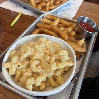 Biggio's - Kids Mac and cheese - Sports Bars Near Me - Houston, Texas Biggio's - Kids Mac and cheese - Sports Bars Near Me - Houston, Texas