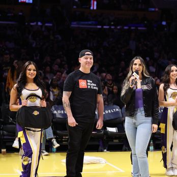 Crypto Arena - Center court - Stadiums & Arenas Near Me - Los Angeles, California