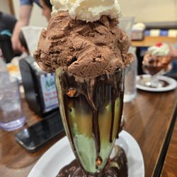 Leatherby's Family Creamery - ;