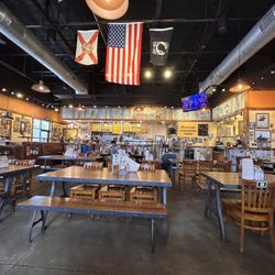 Mission BBQ - Seating and counter