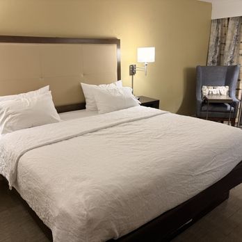 Hampton Inn Billings - King size bed - Hotels Near Me - Billings, Montana Hampton Inn Billings - King size bed - Hotels Near Me - Billings, Montana