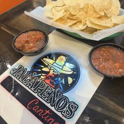 Jalapenos Cantina - Table with salsa & chips