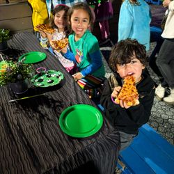 Ringer's Roller Rink - Pizza party time!