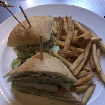Yard House - Vegan chicken avocado sandwich - New American Near Me - Sacramento, California