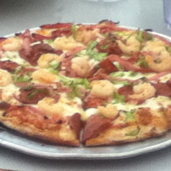 Faccio Pizza - The unremarkable "Combination" pizza - Italian Near Me - San Juan, Puerto Rico