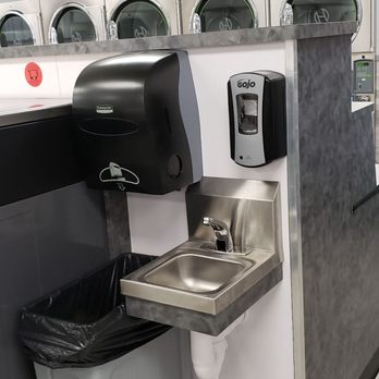 Iowa Coin laundry - Laundromat Near Me - Riverside, California