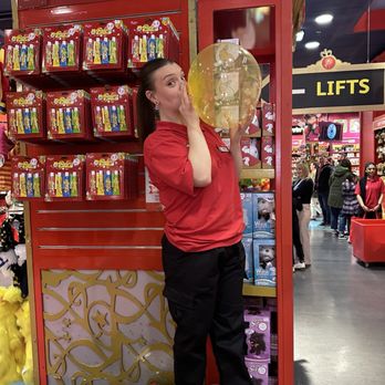 Hamleys - Toy Stores Near Me - London, XGL