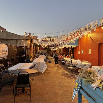 Haus Murphy's - Cozy outdoor patio - German Near Me - Glendale, Arizona