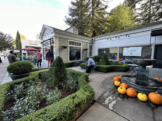 Boichik Bagels Larkspur by null