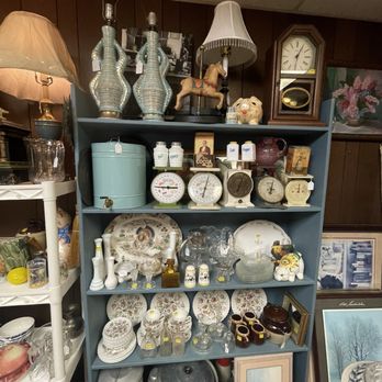 Emma Marie's Antique Shoppe - Antiques Near Me - Georgetown, South Carolina Emma Marie's Antique Shoppe - Antiques Near Me - Georgetown, South Carolina