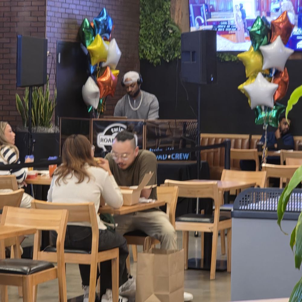 Rosedale Center - DJ keeping the vibe going during the New Foods Party - Shopping Centers Near Me - Roseville, Minnesota Rosedale Center - DJ keeping the vibe going during the New Foods Party - Shopping Centers Near Me - Roseville, Minnesota