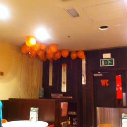 Giraffe - Walton on Thames - 99 orange balloons go by..........