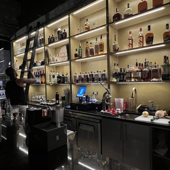 Buzzed by Zea - a bartender at a bar - Cocktail Bars Near Me - Chicago, Illinois Buzzed by Zea - a bartender at a bar - Cocktail Bars Near Me - Chicago, Illinois