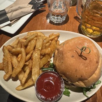 Beacon Pub & Eatery - Pubs Near Me - Whistler, British Columbia