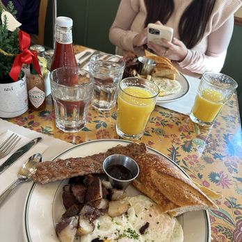 Mama's On Washington Square - Brunching - big portions here - Breakfast & Brunch Near Me - San Francisco, California