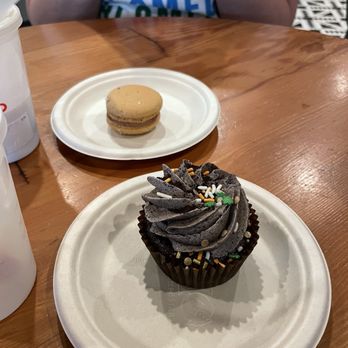 2tarts Bakery - Cookies and Cream Cupcake, Ferrero Rocher Macaron - Desserts Near Me - New Braunfels, Texas 2tarts Bakery - Cookies and Cream Cupcake, Ferrero Rocher Macaron - Desserts Near Me - New Braunfels, Texas