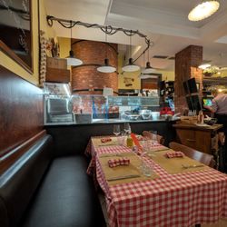Alforno Focacceria Italiana - Pizza oven wall