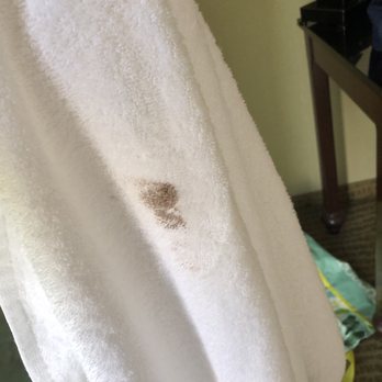 Bahia Resort Hotel - dirty towels in the bathroom that was folded. (Supposed to be clean) - San Diego, CA