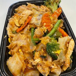 Thai Wok Street Food - Drunken noodle-level 3. Perfect heat!