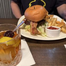 Tavern at Eagle Island - Bbq bacon cheeseburger