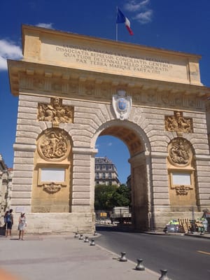 Arc de Triomphe by null