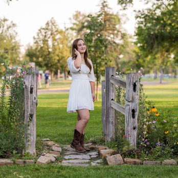 Valerie Smith Photography - Senior girl standing on mock bridge at Gibson Park - Session Photography Near Me Valerie Smith Photography - Senior girl standing on mock bridge at Gibson Park - Session Photography Near Me