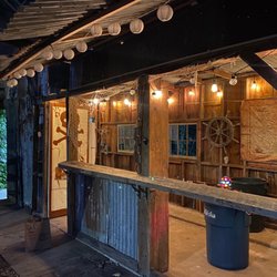 Willow Springs Lodge - Outdoor hangout space by fire pit