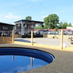 Porter Arena - Vlevo bar, úplně vpravo druhý bazén, VIP lounge a vířivka