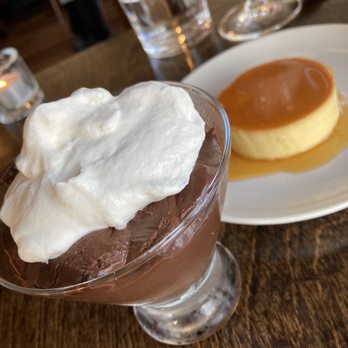Taverne Tamblyn - two desserts on a table - French Near Me - Toronto, Ontario Taverne Tamblyn - two desserts on a table - French Near Me - Toronto, Ontario